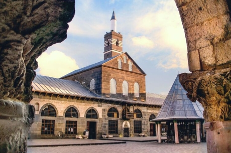 UÇAKLI MARDİN HASANKEYF DİYARBAKIR TURU 2 GECE